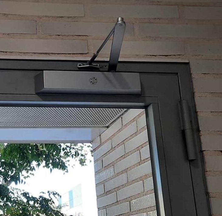 Instalación de Cierra Puertas